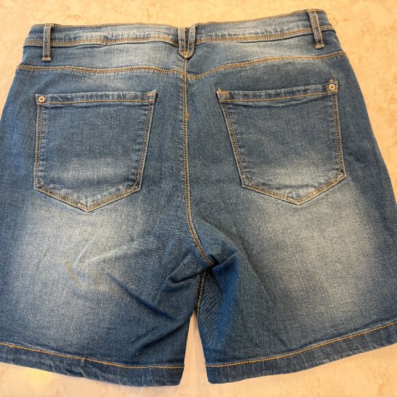 Curve Appeal Denim Bermuda Shorts (Size 8 | 29) - Picture 2 of 4